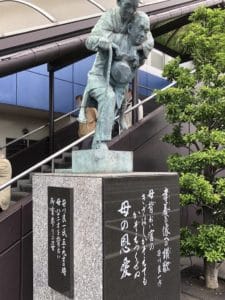 ボートレース場 笹川良一像