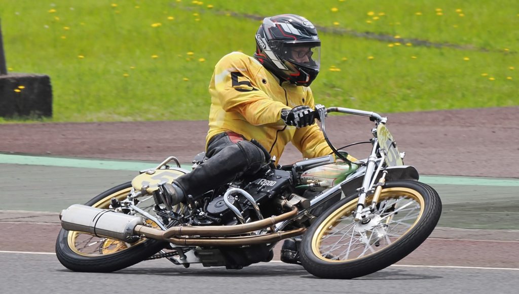 鈴木辰己がレース中の事故により死去
